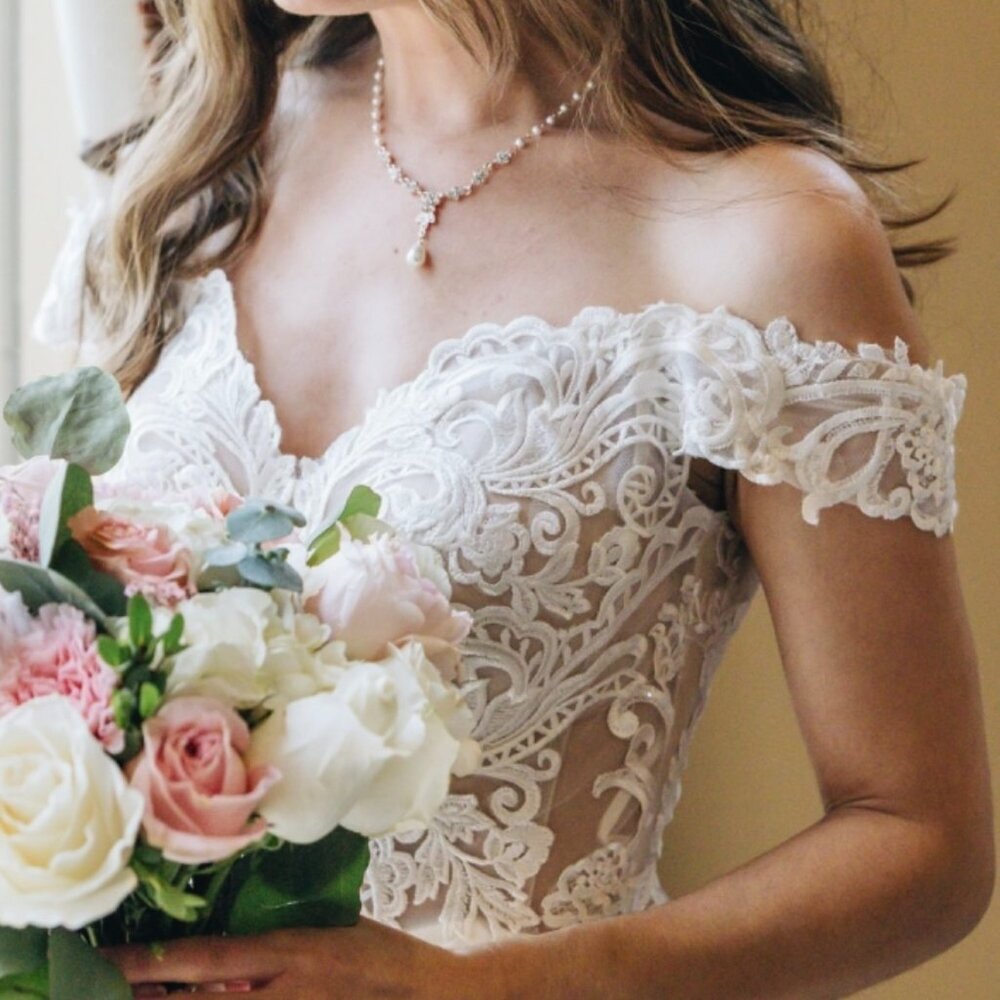 ANNA GRACE Elegant Luxurious Crepe Fabric Lace Designer Wedding Gown Size 4 - Picture 3 of 13